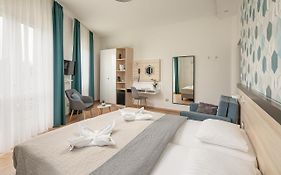 Kristaly Hotel